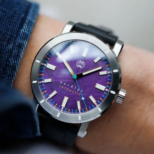 Męski srebrny zegarek Henryarcher Watches z gumowym paskiem Nordlys - Meteorite Neon Astra 42MM Automatic