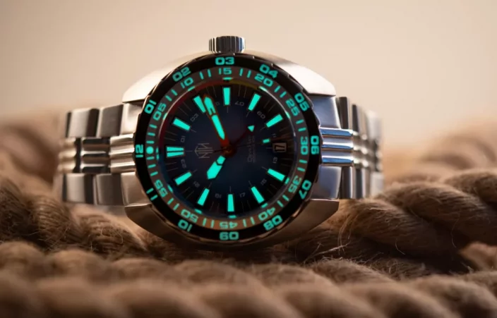 Montre NTH Watches pour homme en argent avec bracelet en acier DevilRay GMT With Date - Silver / Blue Automatic 43MM