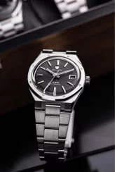 Męski srebrny zegarek Nivada Grenchen ze stalowym paskiem F77 Black With Date 69000A77 37MM Automatic