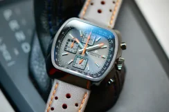 Zilverkleurig herenhorloge van Straton Watches met leren band Speciale Grey Sand Paper 42MM
