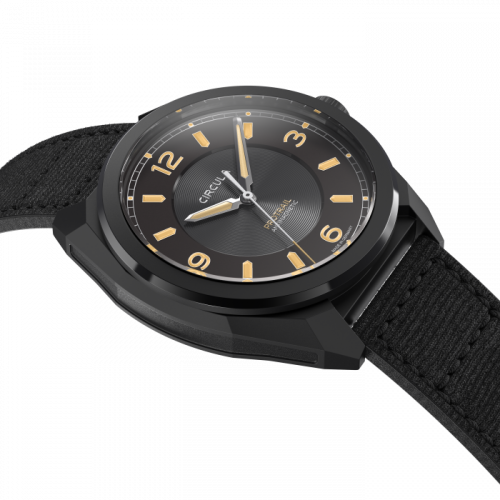 Zwart herenhorloge van Circula Watches met leren band ProTrail - Black 40MM Automatic