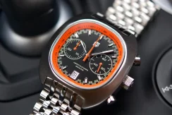 Silberne Herrenuhr Straton Watches mit Stahlband Comp Driver Black / Orange 42MM