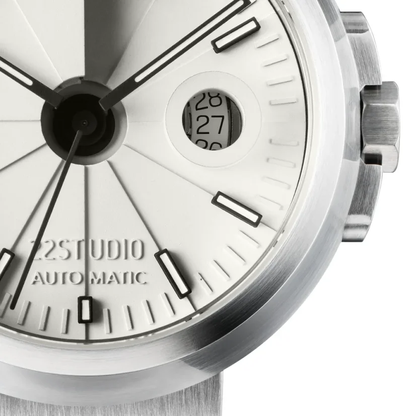 Herrenuhr aus Silber 22Designstudio Watches mit Stahlband Concrete Sport Smoky White 45MM Automatic