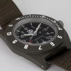 Hnědé pánské hodinky Marathon Watches s nylonovým páskem Official USMC Sage Green Pilot's Navigator with Date 41MM