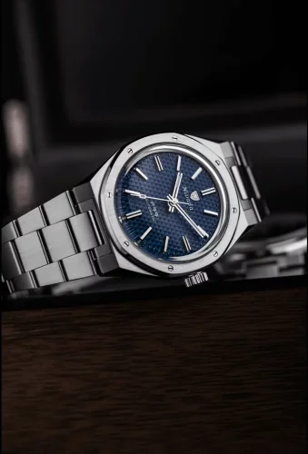Zilverkleurig herenhorloge van Nivada Grenchen met stalen riem F77 Blue No Date 68001A77 37MM Automatic
