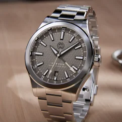 Męski srebrny zegarek Henryarcher Watches ze stalowym paskiem Verden GMT - Silt 39MM Automatic