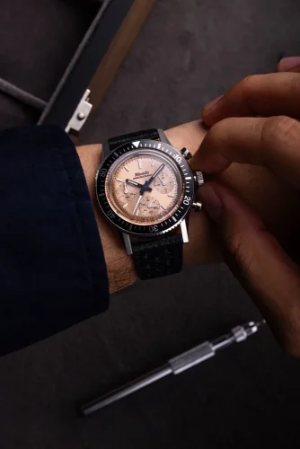 Relógio Nivada Grenchen pulseira de couro prateado para homens Chronoking Mecaquartz Salamon Black Racing Leather 87043Q10 38MM
