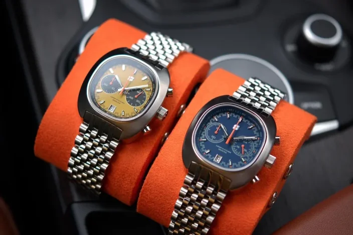 Silberne Herrenuhr Straton Watches mit Stahlband Comp Driver Blue 42MM
