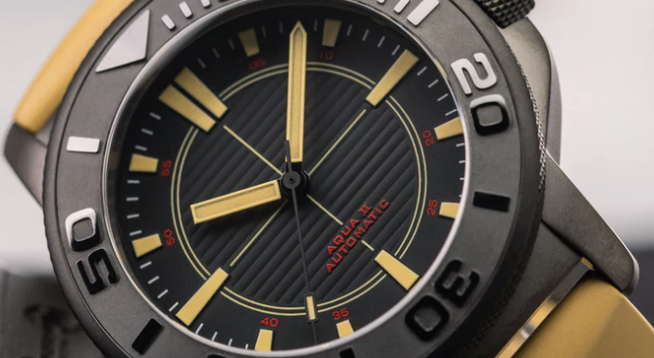 Čierne pánske hodinky Undone Watches s gumovým pásikom PVD Foxtrot 43MM Automatic