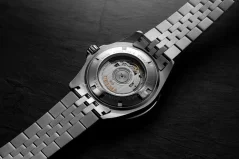 Herrenuhr aus Silber Delma Watches mit Stahlband Santiago GMT Meridian Silver / Blue Red 43MM Automatic