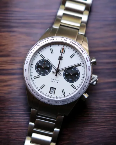 Herrenuhr aus Silber Straton Watches mit Stahlband Classic Driver White Panda 40MM