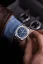 Montre Nivada Grenchen pour homme de couleur argent avec bracelet en caoutchouc F77 Blue Date 68001A77 37MM Automatic