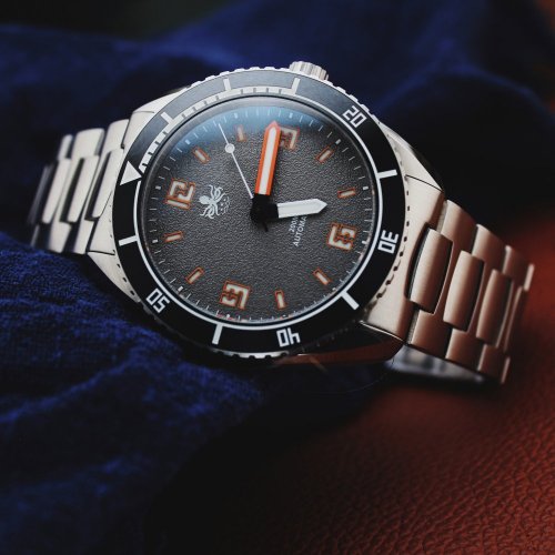 Miesten hopeinen Phoibos Watches -kello teräshihnalla Reef Master 200M - Fossil Gray Automatic 42MM
