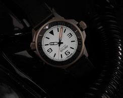 Zilverkleurig herenhorloge van Undone Watches met een rubberen band AquaLume Black 43MM Automatic