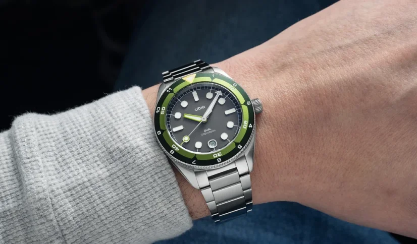 Srebrny zegarek męski UBIQ ze stalowym paskiem DUAL - APPLESOUR 39MM Automatic