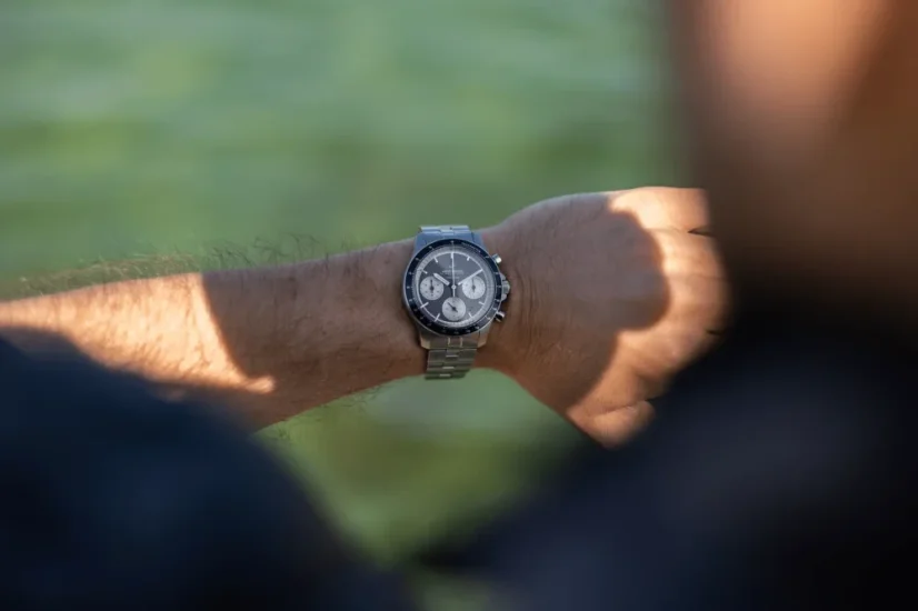 Men's silver About Vintage watch with steel strap Racing Chronograph 1960 Black 40MM