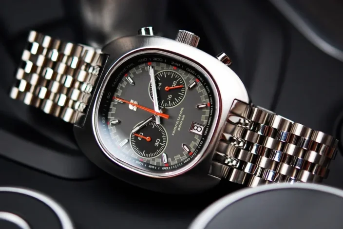 Zilveren herenhorloge van Straton Watches met stalen riem Comp Driver Grey 42MM