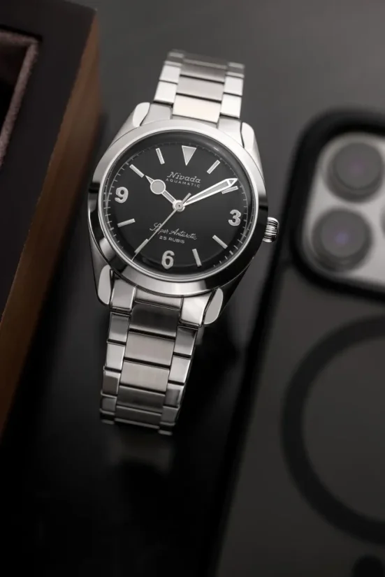Stříbrné pánské hodinky Nivada Grenchen s ocelovým páskem Super Antarctic 3.6.9 Black No Vintage Effect 32039A20 38MM Automatic