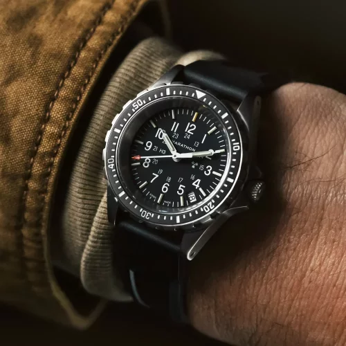 Silberne Herrenuhr Marathon Watches mit Stahlband Medium Diver's Quartz 36MM