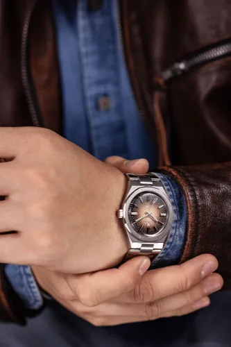 Męski srebrny zegarek Nivada Grenchen ze stalowym paskiem F77 Brown Smoked No Date 68002A77 37MM Automatic