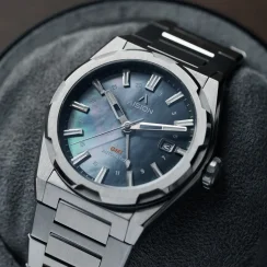 Zilveren herenhorloge van Aisiondesign Watches met stalen riem HANG GMT - Grey MOP 41MM Automatic
