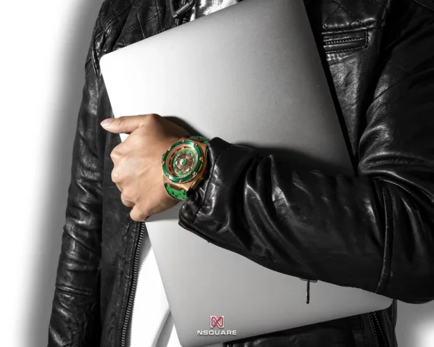 Montre Nsquare pour homme de couleur or avec bracelet en caoutchouc FIVE ELEMENTS Gold / Green 46MM Automatic