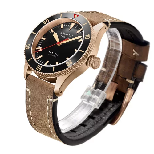 Montre Aquatico Watches pour homme de couleur or avec bracelet en cuir Bronze Sea Star Black No Date Automatic 42MM