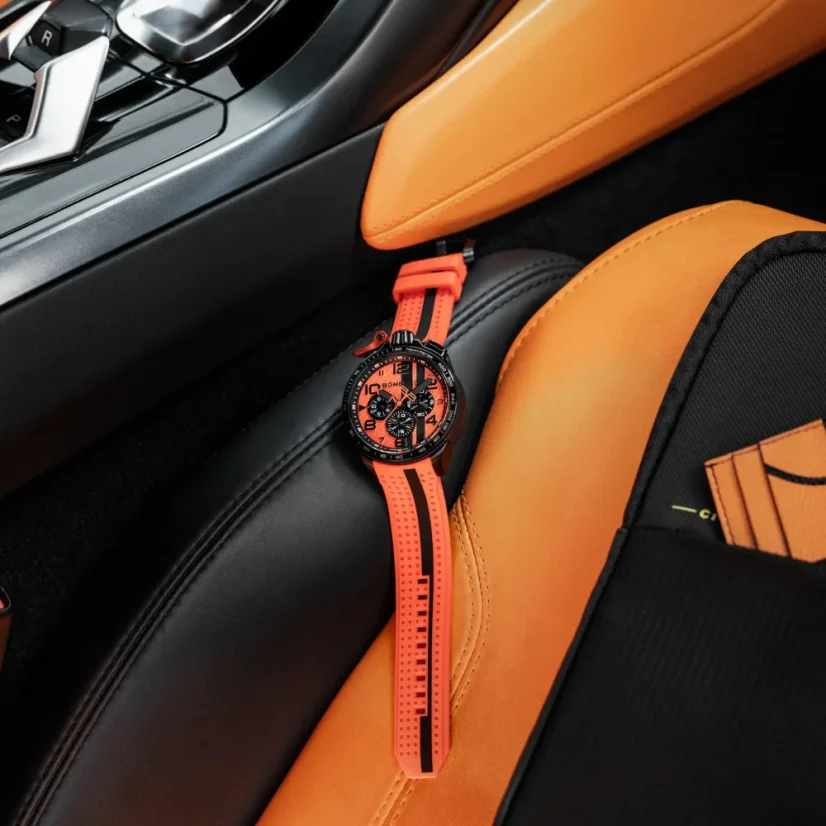 Schwarze Herrenuhr Bomberg Watches mit Gummiband RACING CARBON OG 45MM