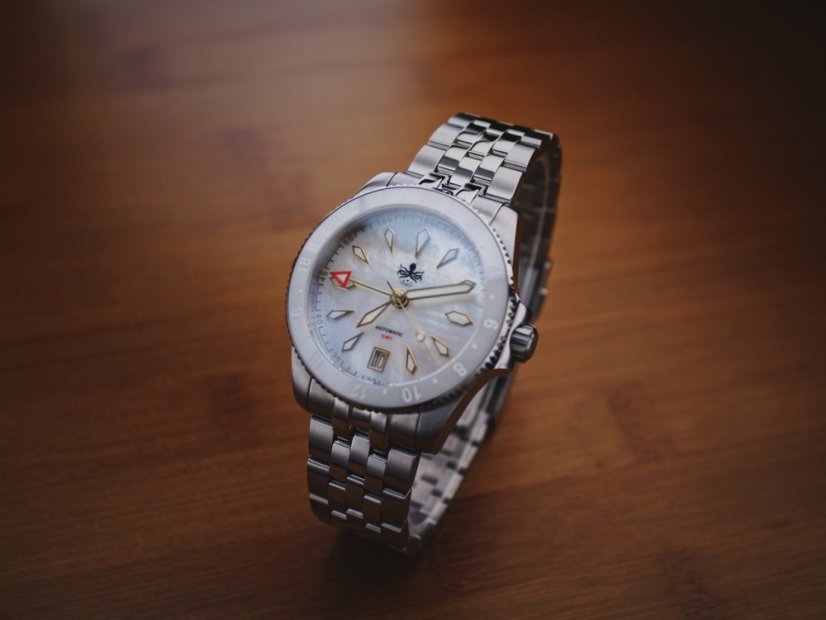 Strieborné pánske hodinky Phoibos Watches s oceľovým pásikom Voyager GMT 100M PY058E Automatic 39MM