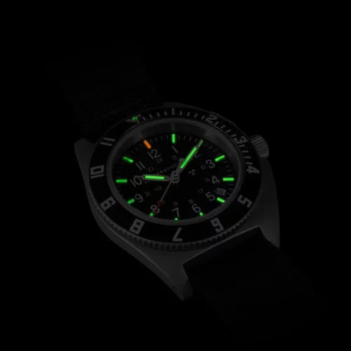 Montre Marathon Watches pour homme de couleur argent avec bracelet en nylon Black Pilot's Navigator with Steel Navigator w/ Date (SSNAV-D) on Nylon DEFSTAN 41MM