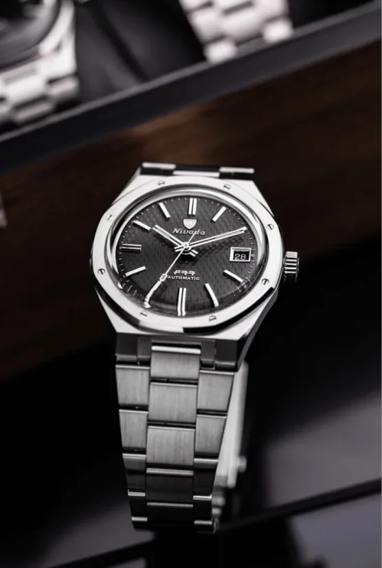 Stříbrné pánské hodinky Nivada Grenchen s ocelový páskem F77 Black With Date 69000A77 37MM Automatic