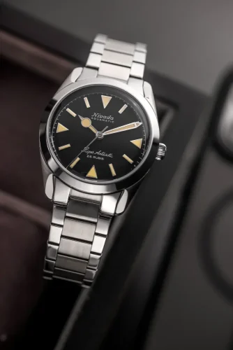 Stříbrné pánské hodinky Nivada Grenchen s ocelovým páskem Super Antarctic 32024A20 38MM Automatic