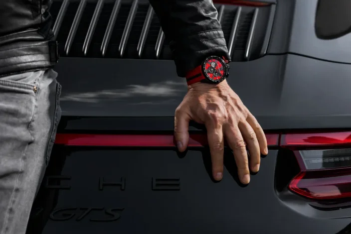 Zwart herenhorloge van Bomberg Watches met een rubberen band Racing MONZA 45MM