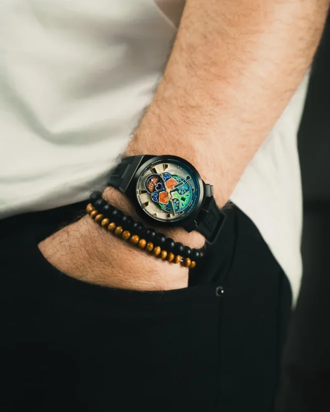 Zwart herenhorloge van Bomberg Watches met een rubberen band CHRONO SKULL THROWBACK EDITION - COLORIDO BLACK 44MM Automatic