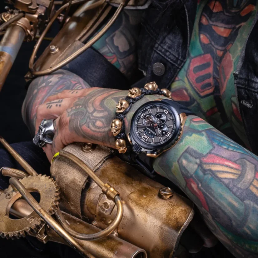 Reloj Bomberg Watches negro con banda de goma GOLDEN 45MM