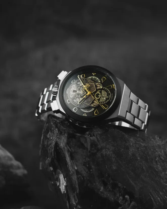 Srebrny zegarek męski Bomberg Watches ze stalowym paskiem CHRONO SKULL THROWBACK EDITION - SILVER 44MM Automatic