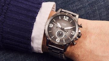 Who makes Fossil watches?