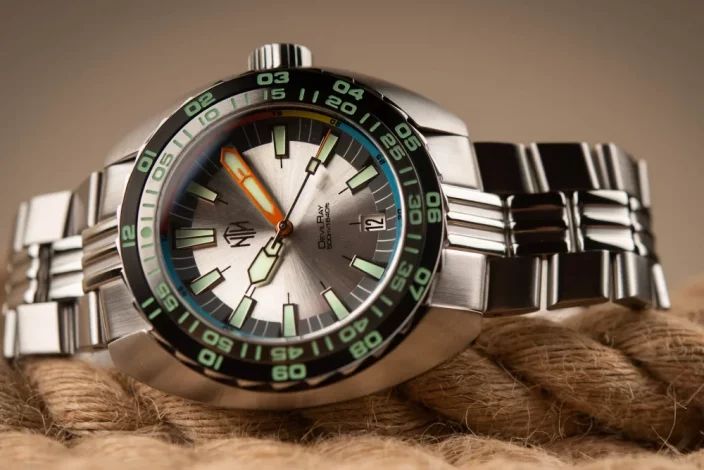 Montre NTH Watches pour homme en argent avec bracelet en acier DevilRay GMT With Date - Silver / White Automatic 43MM