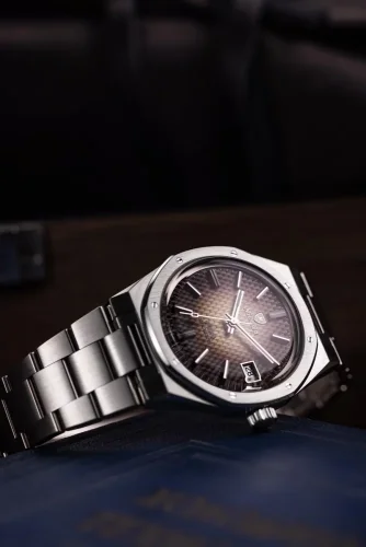 Stříbrné pánské hodinky Nivada Grenchen s ocelový páskem F77 Brown Smoked With Date 69002A77 37MM Automatic