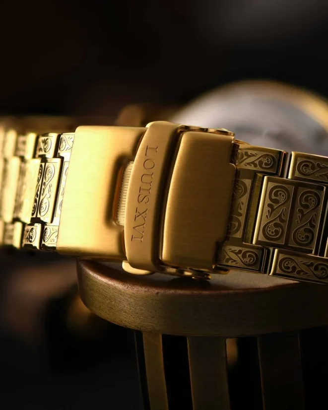 Relógio masculino Louis XVI de ouro com pulseira de aço Palais Royale 1018 - Gold 43MM