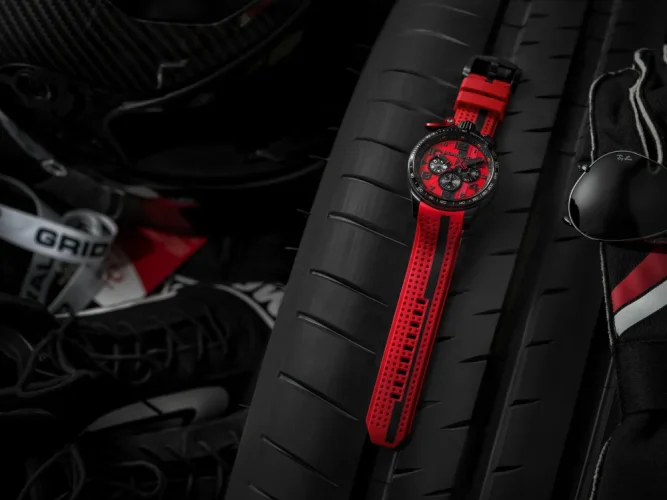 Reloj Bomberg Watches negro con banda de goma Racing MONZA 45MM