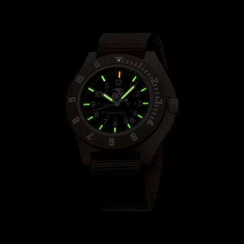 Relógio Marathon Watches marrom para homens com cinto de nylon Official USMC Sage Green Pilot's Navigator with Date 41MM