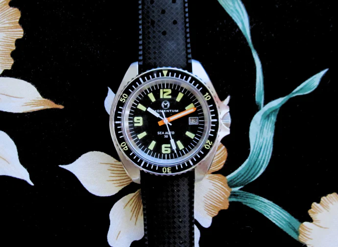 Strieborné pánske hodinky Momentum Watches s gumovým pásikom Sea Auto 30 Black Tropic Rubber 42MM Automatic