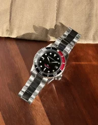 Zilverkleurig herenhorloge van Momentum Watches met stalen riem band M20 DSS Diver Black and Red 42MM
