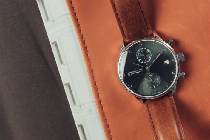 Strieborné pánske hodinky About Vintage s opaskom z pravej kože Chronograph Green Sunray  1815 41MM