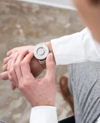 Reloj Eone plata para hombre con correa de cuero Bradley Edge - Silver 40MM