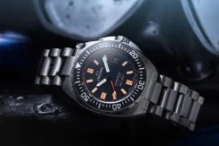 Herrenuhr aus Silber Delma Watches mit Stahlband Shell Star Titanium Silver / Black 41MM Automatic