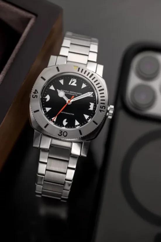 Strieborné pánske hodinky Nivada Grenchen s ocelovým opaskom Pacman Depthmaster 14102A04 39MM Automatic