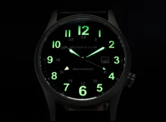 Montre Momentum Watches pour homme de couleur argent avec bracelet en acier Wayfinder GMT Green 40MM