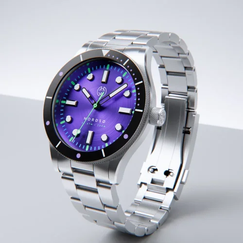 Miesten hopeinen Henryarcher Watches -kello teräshihnalla Nordsø - Cosmic Purple Trinity Grey 40MM Automatic